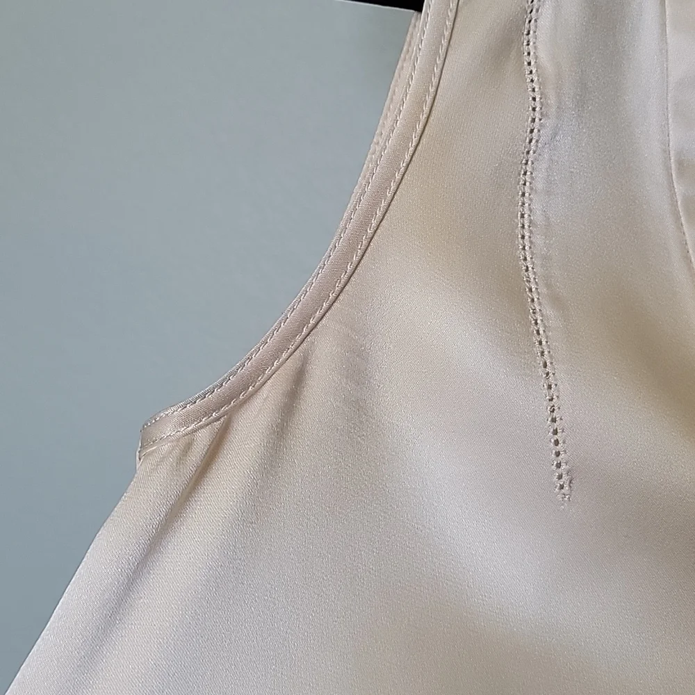 Tory Burch Y2K Classy Feminine Cream Silk Jasmine Shell Sleeveless Top Size 0